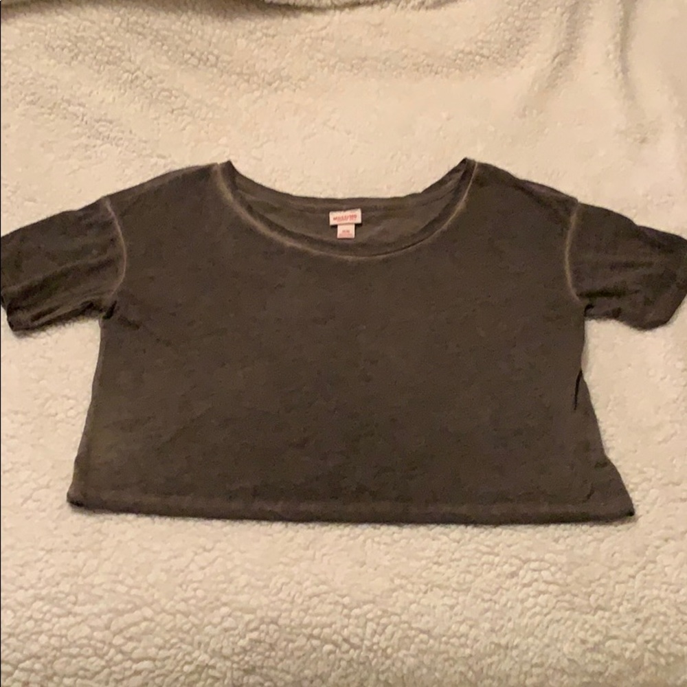 Cropped short sleeve shirt